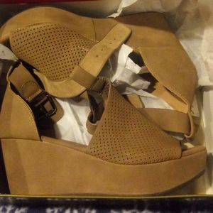 Ladies Wedge shoes